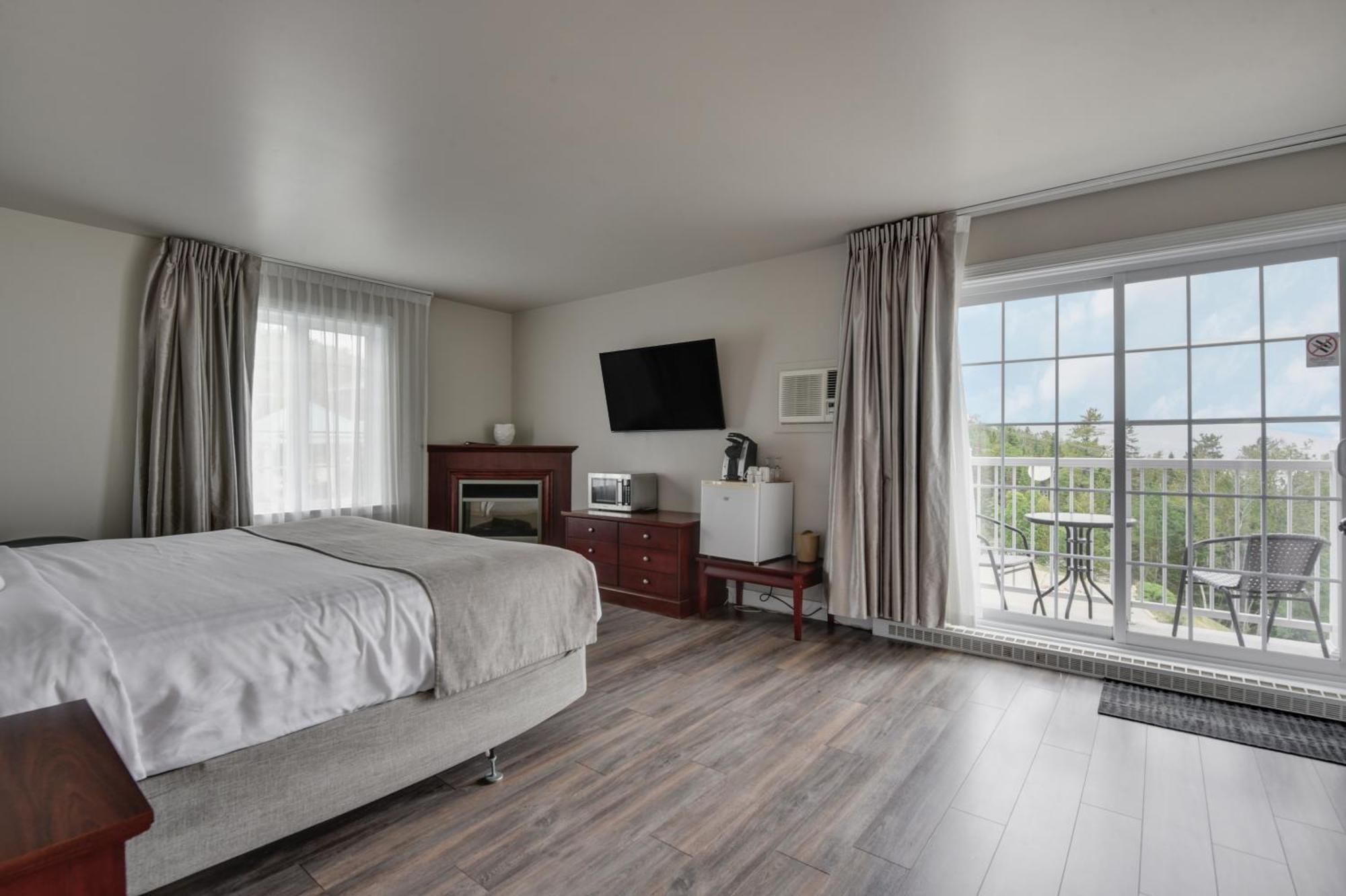 Hotel Et Pavillons Le Petit Manoir Du Casino La Malbaie Ngoại thất bức ảnh