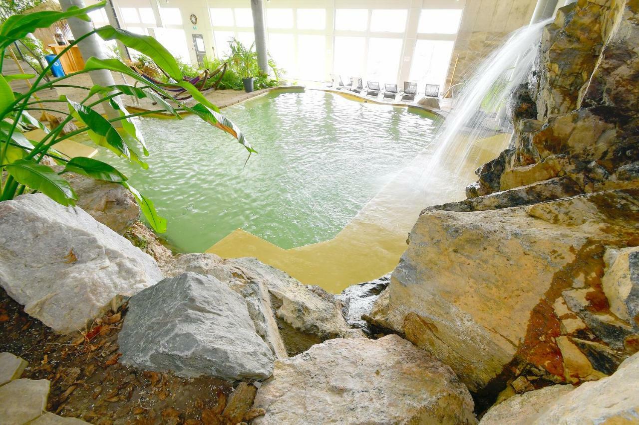 Hotel Et Pavillons Le Petit Manoir Du Casino La Malbaie Ngoại thất bức ảnh